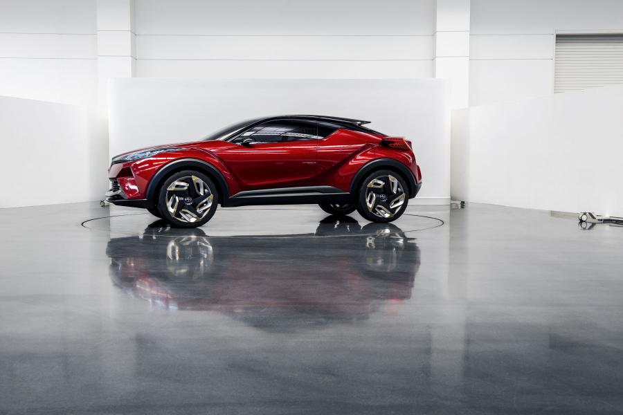  Scion C-HR Concept 2015 года  (фото 2 из 14)